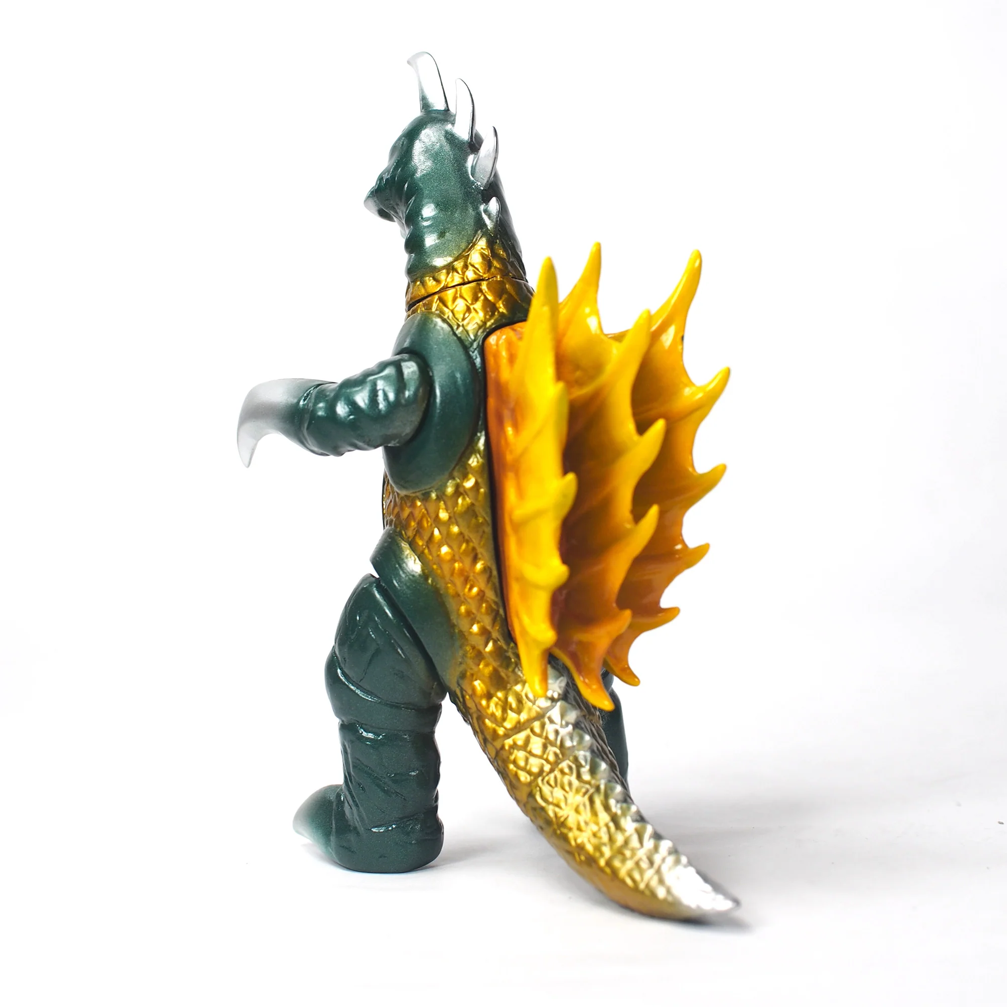 CCP Middle Size Series Gigan Standard Ver. Figure - Image 2